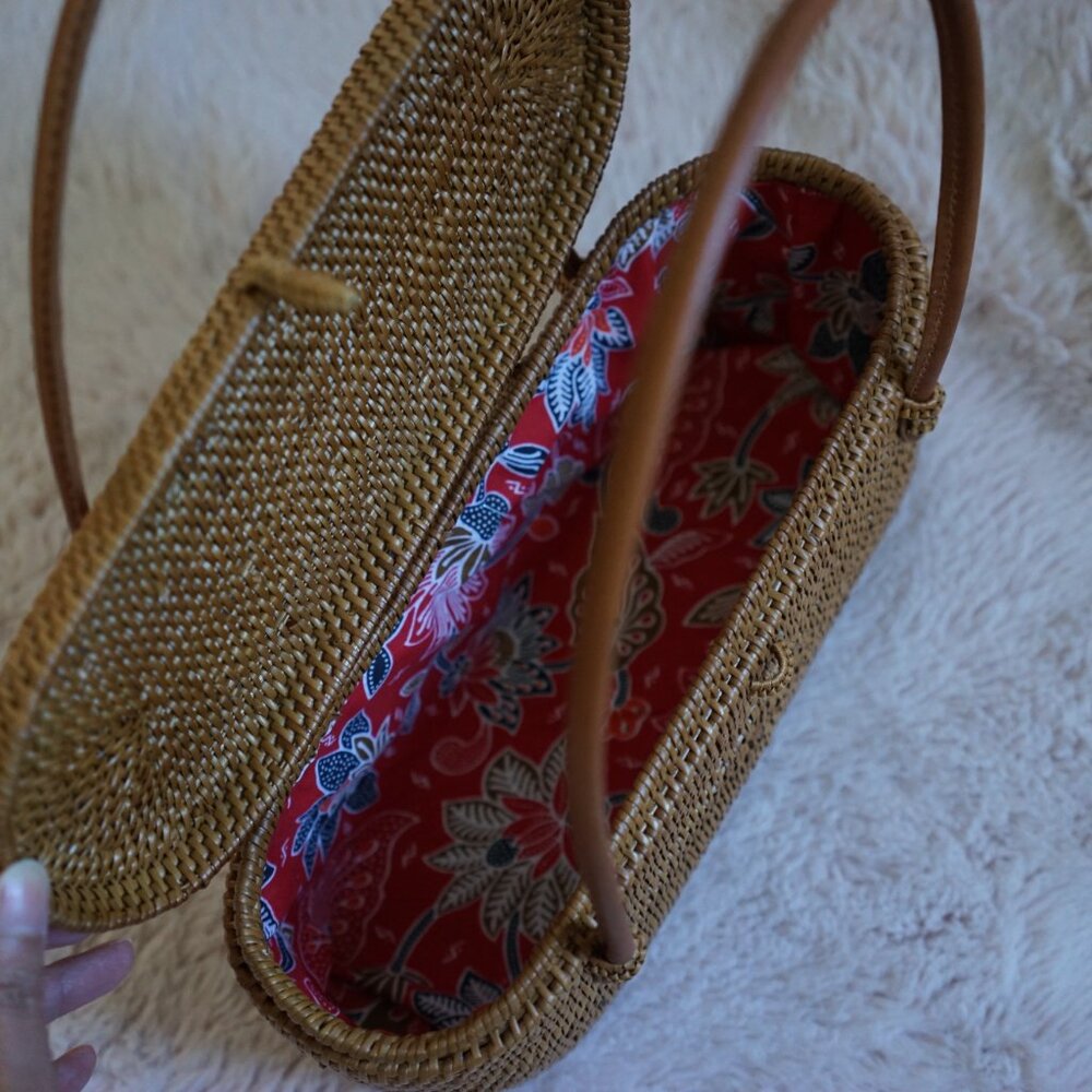 Wicker with leather straps